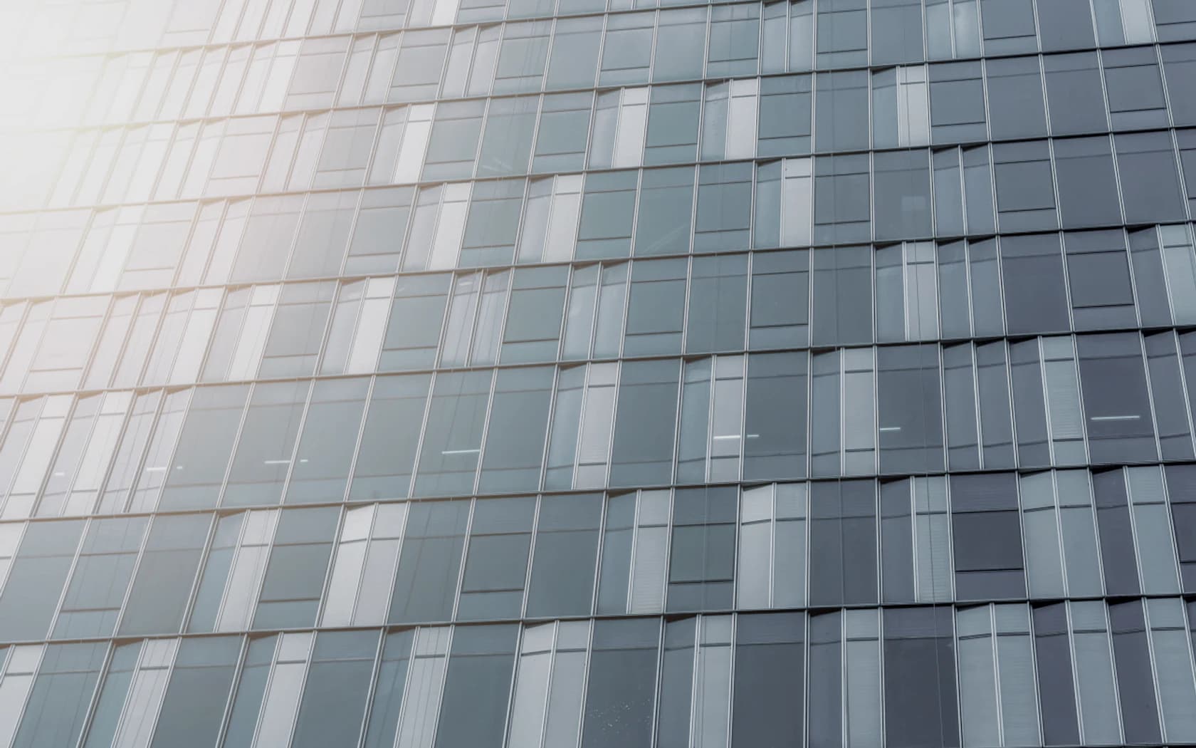Curtain-wall reference illustrating the facade interface capability described in Domus materials